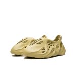Сланцы Yeezy Foam RNNR «Sulfur»