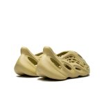 Сланцы Yeezy Foam RNNR «Sulfur»