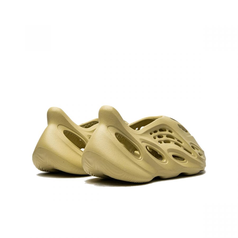 Сланцы Yeezy Foam RNNR «Sulfur»