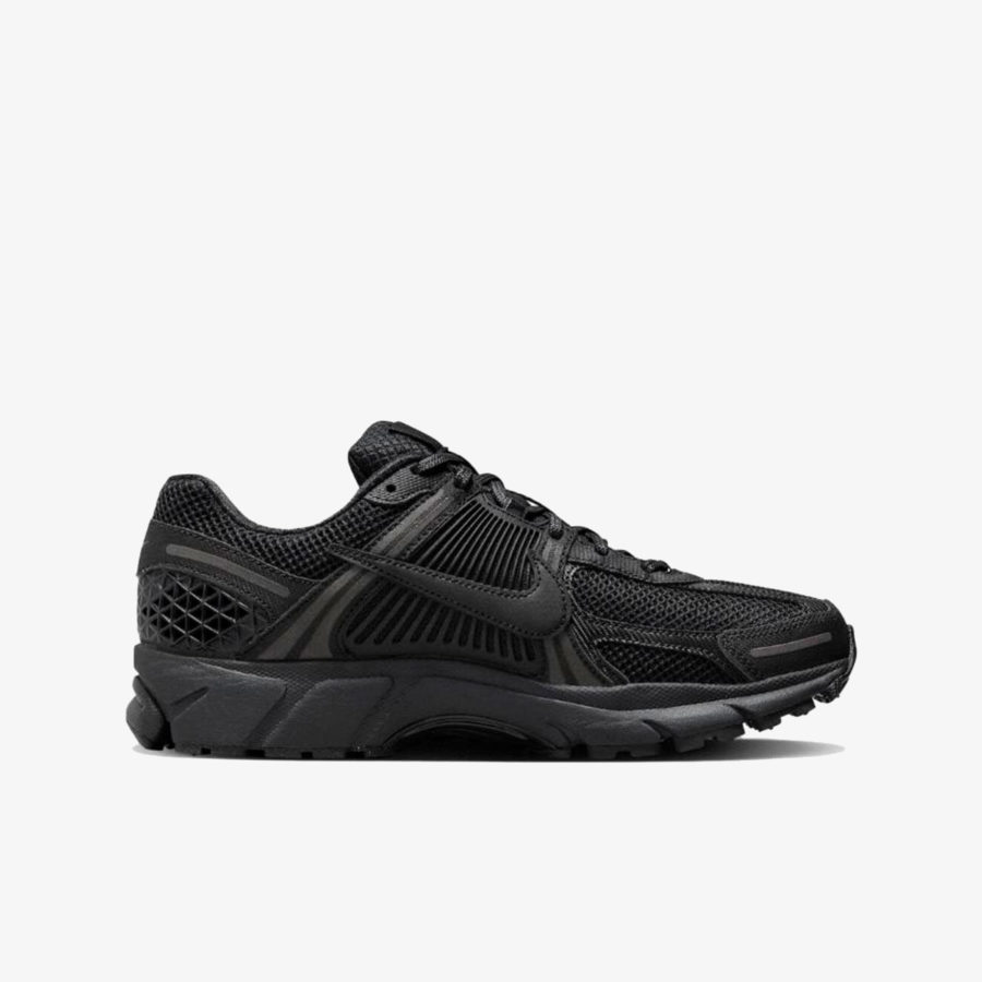 Кроссовки Nike Zoom Vomero 5 «Triple Black»