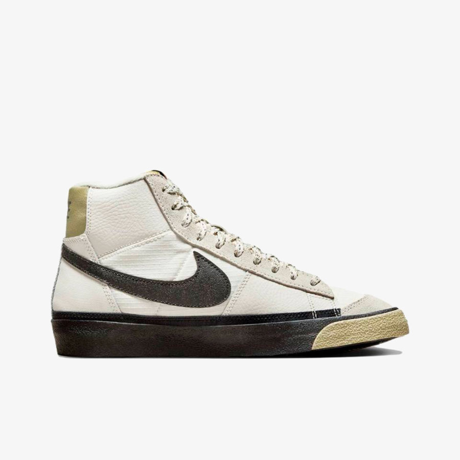 Кроссовки Nike Blazer Low х Sacai «Black Patent Leather»